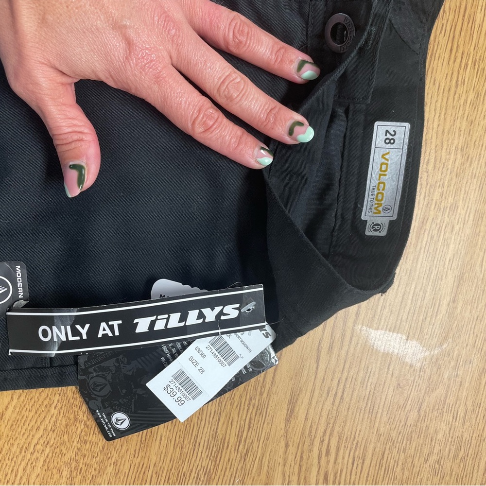 Volcom shorts - Picture 2 of 2